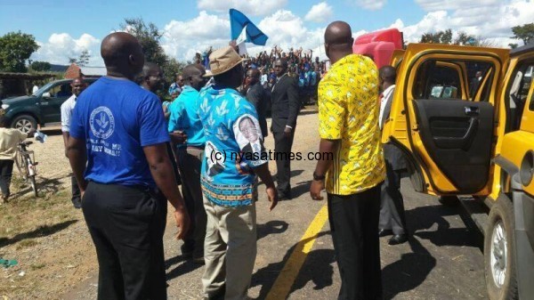 Atupele Muluzi of UDF  greets  DPP supporters