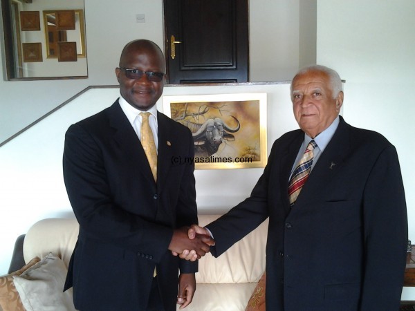 Atupele (L) invites Harry Thomson to the UDF policy conference