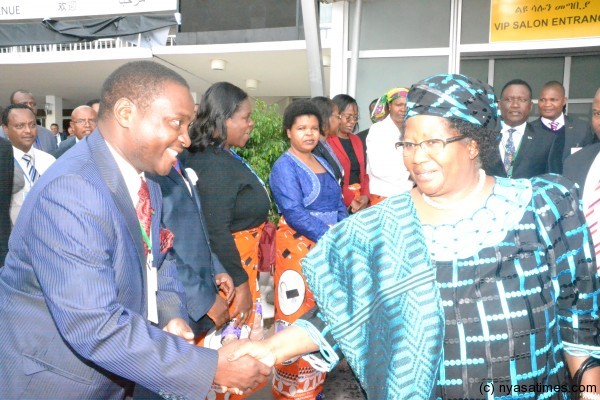 National Aids Commission Ecexutive Director Thoms Bisika bidding farewell to President Banda