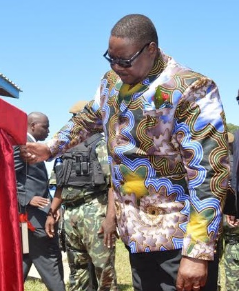 President Mutharika on Malawi day, Friday wearing local fashion