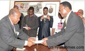 Chakwera: Handing in nomination papers to Mlomo.-Photo credit NPL