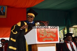 Mutharika,  Chancellor of Unima: Tells university lecturers not to comment on 'trivia'
