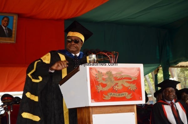 Mutharika,  Chancellor of Unima: Tells university lecturers not to comment on 'trivia'