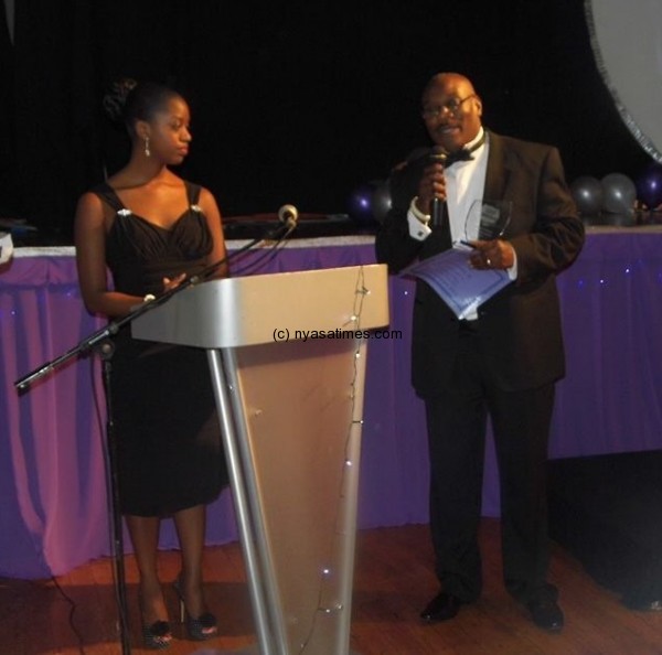 Chauncy Mopho Jere (right) making a speech after receiving his award