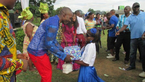 Chipuwa receving gifts --.Pic by Jeromy Kadewere, Nyasa Times