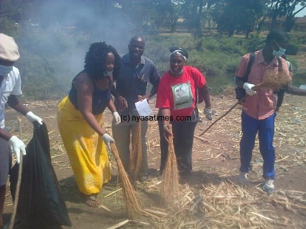 Clean Lilongwe campaign: Luisa joined by mother Jessie Kabwila