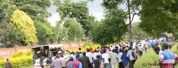 DPP supporters at the court