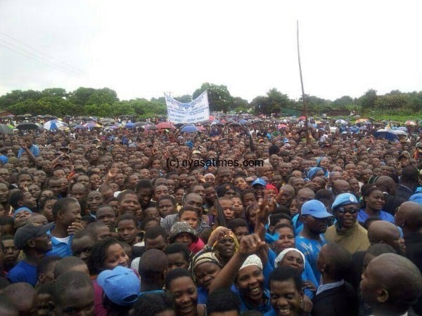 Crowds for DPP at Masintha