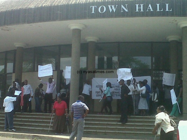 Fedoma members at Town hall
