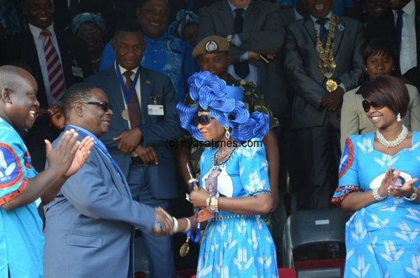 You killed it hun! President Mutharika with his wife