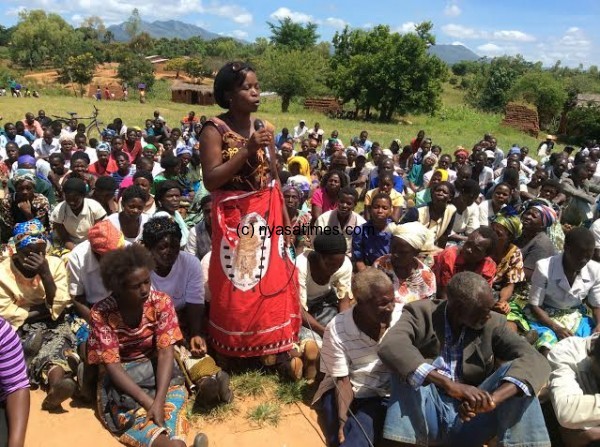 A woman giving her views at an FND consultation meeting in Ntcheu