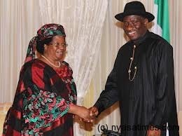 Nigerian president Jonathan with Malawi's President Joyce Banda 