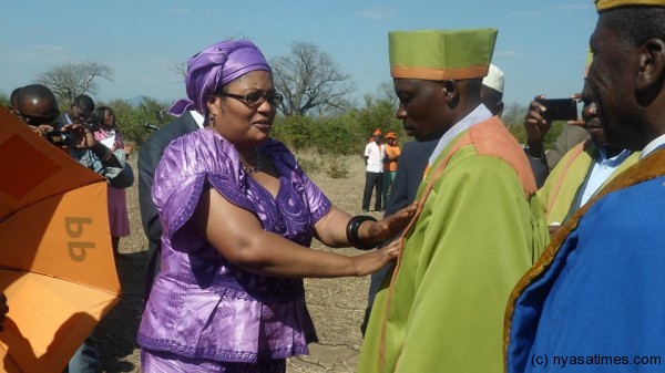 Minister Maseko installing chief Nkaya