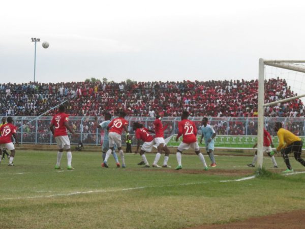 Bullets defend a corner, Pic Alex Mwazalumo