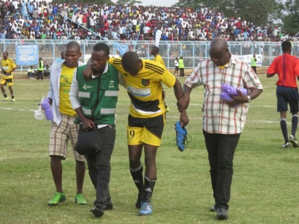 Chiesa goes for treatment after being fouled in the box, Pic Alex Mwazalumo