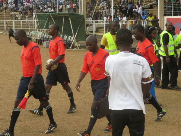 The match officials retreat to the field, Pic Alex Mwazalumo