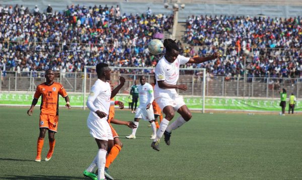 Head its ; Fischer Kondowe head the ball away