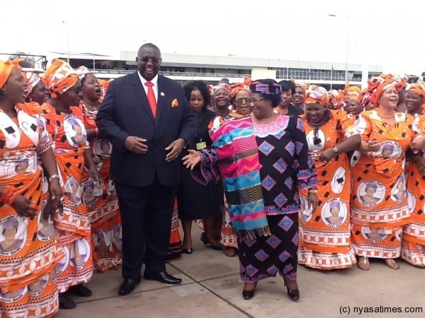 President Banda and VP Kachali join women dancers