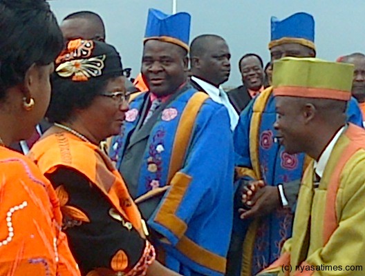 Pres. Banda with chiefs on safe-motherhood campaign
