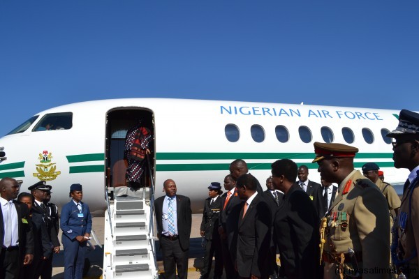 President Banda boarding Nigerian jet