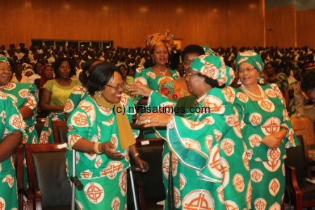 President Banda greets former Official Hostess Mama Cecilia Kadzamira at the prayers - Pic by Lisa Vintulla