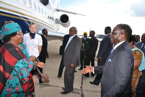 President Mugabe at Harare airport to welcome Malawi President Banda