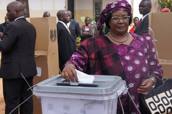 Malawi's president Joyce Banda casts her vote in Zomba