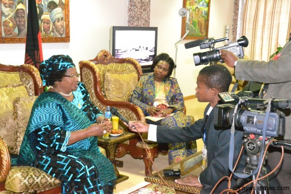 President Banda being interviewed by Malawi journalists: Extending hand to private media