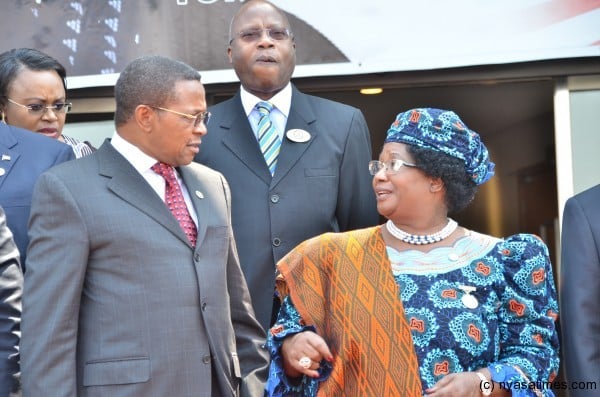 Tanzania President Kikwete with Malawi Pres. Banda, new SADC chair