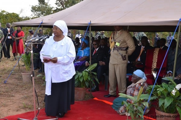 President Banda speaking at Zolozolo in Mzuzu during memorial service