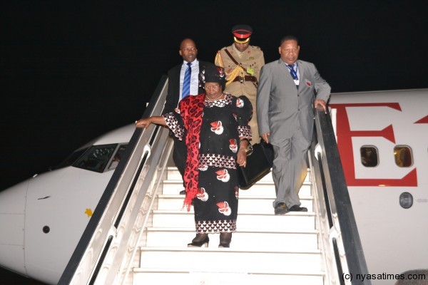 On arrival, President Banda in Ethiopia