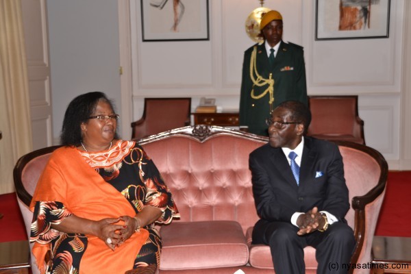 President Banda in talks with Mugabe