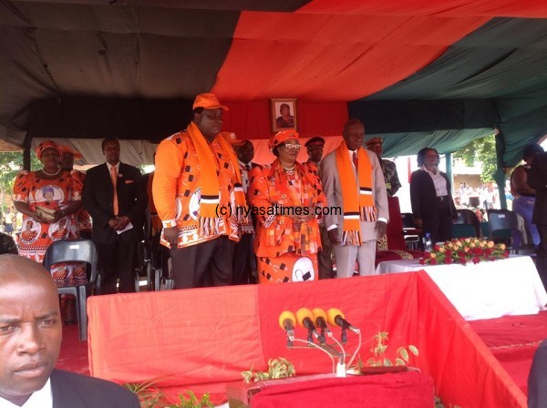 President Banda flanked by Zikhale (left) at the rally