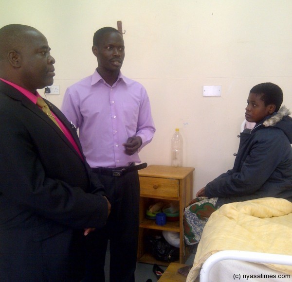 Chief Kwataine during her visit in a Fitsula ward at Bwaila Hospital.-Photos by Thokozani Mbewe/Nyasa Times