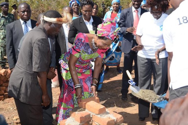 First Lady laying foundation stone at Envuyeni CDSS