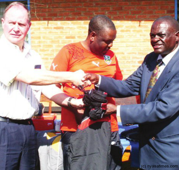 Hagger presenting the donation to Inkosi Mpherembe