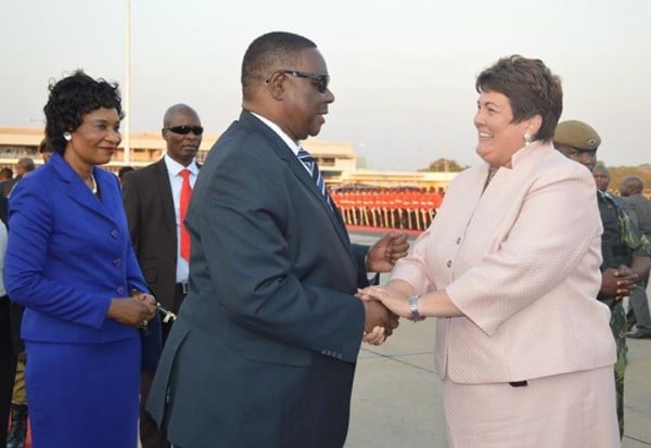 President Mutharika with US envoy Palmer