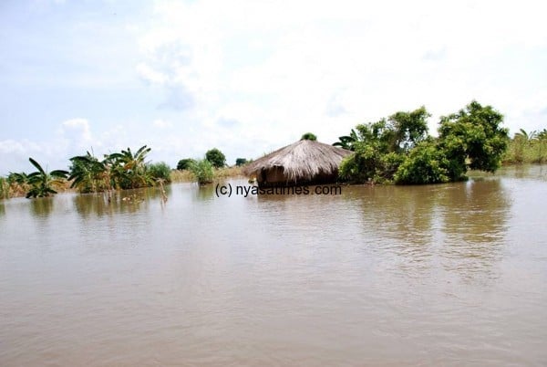 Floods sweep out whole Manyowa village in Nsanje