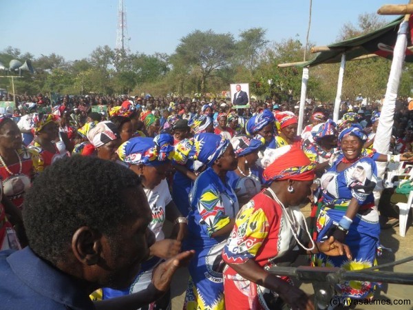 Crowds at Masintha