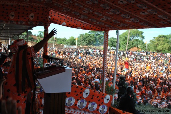 Pres. Banda addressing crowds in Lilongwe 