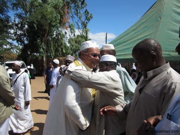 Assalamu Alaikum: Mia greeting Muslim brothers in Mangochi