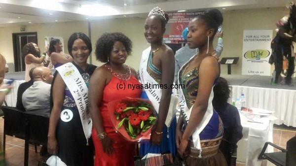 Mwendera with toher contestants