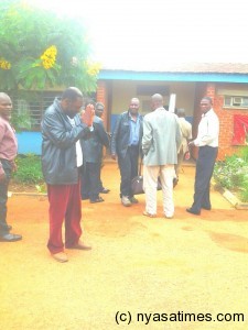 Henry Mussa: A prayer befoee being rocked up as Dausi looks on