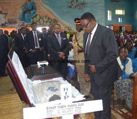 President Mutharika paying respect