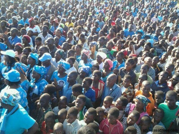 Crowds that listened to Peter Mutharika at a DPP rally in Mwanza