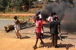 Mzuni protestors  barricade road
