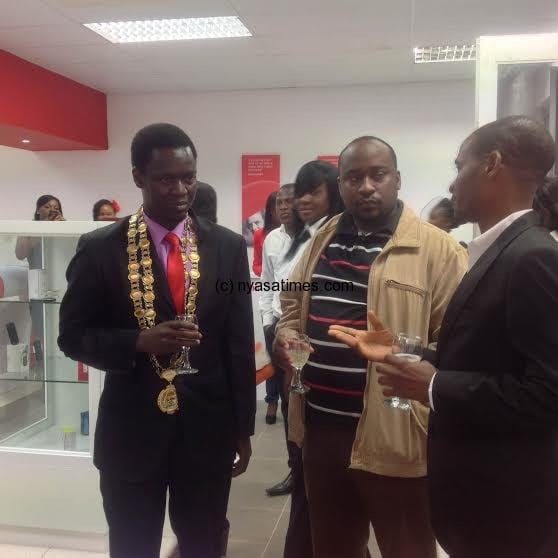 Airtel official briefing the Mayor and Inkosi M'mbelwa inside the new shop.