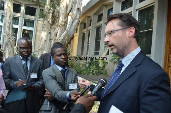 Britain High Commissioner Nevi speaking to reporters at Sanjika Palace after meeting with President Mutharika