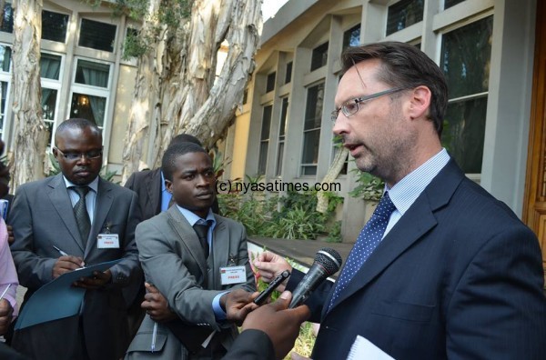Britain High Commissioner Nevi speaking to reporters at Sanjika Palace after meeting with President Mutharika
