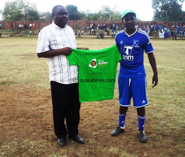 An official from TNM presenting a man of the match award to Sinetre Photo by Elijah Phimbi, Nyasa Times.